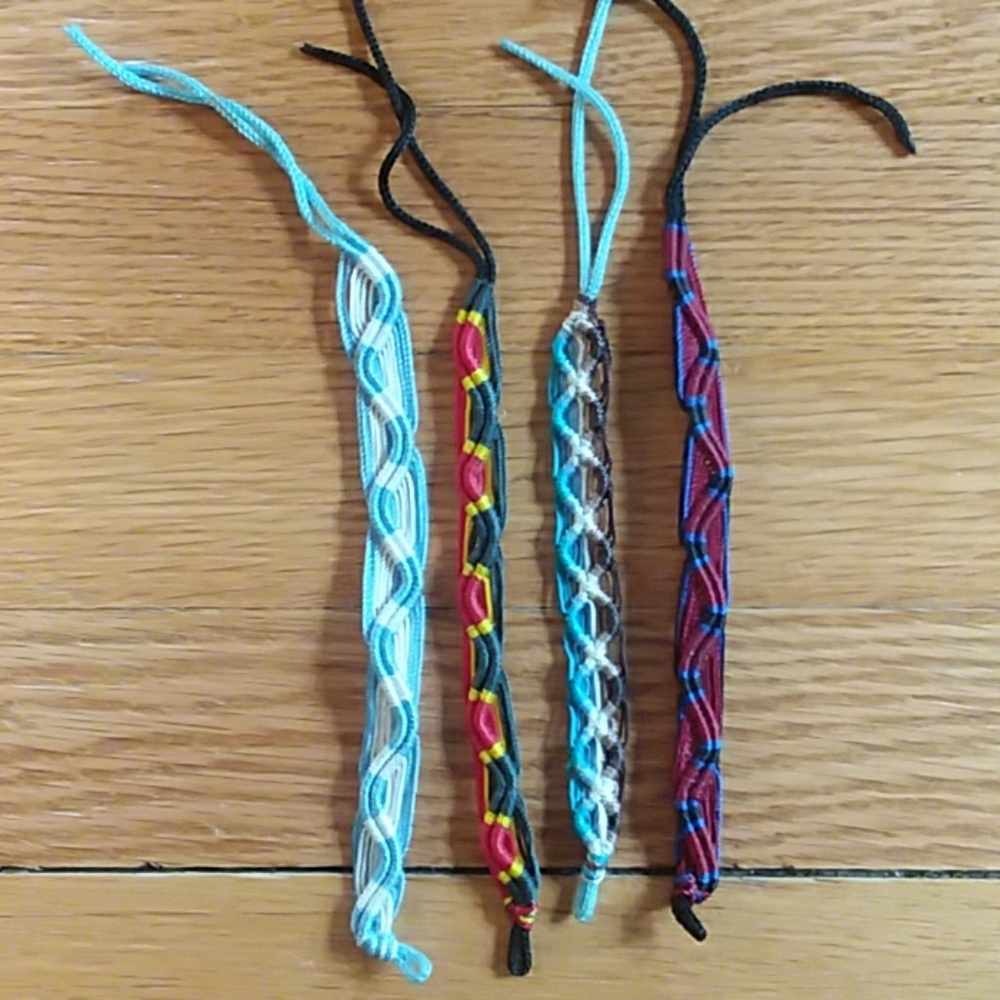 Lot of 4 friendship bracelets multicolored 👫